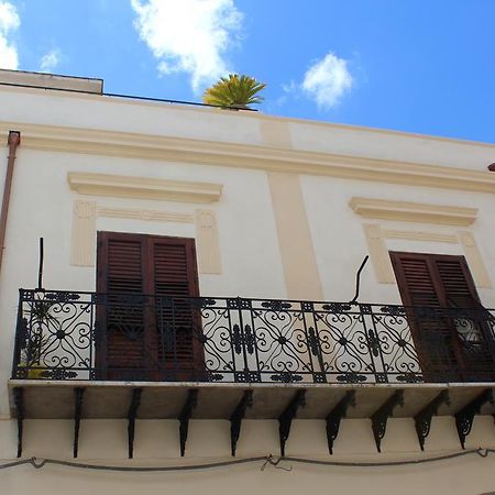 Palazzo Taormina Apartment Castellammare del Golfo Luaran gambar
