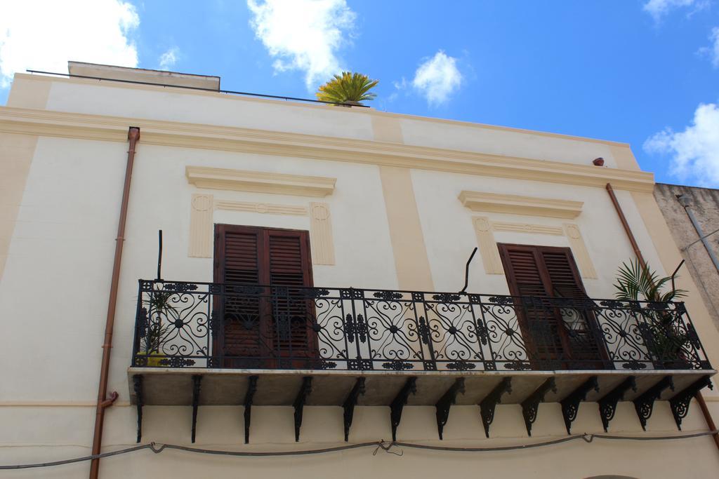 Palazzo Taormina Apartment Castellammare del Golfo Luaran gambar